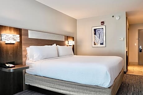 King Room - Hearing Accessible - Roll-in Shower