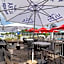 Heated Pool, Huge TV, Waterfront Tiki Bar & Grill, Close to Beaches