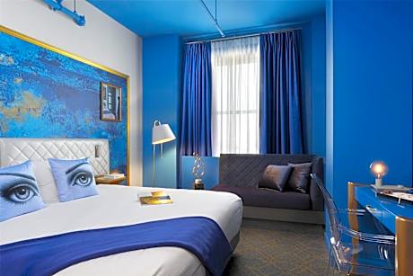 Blue Queen Room