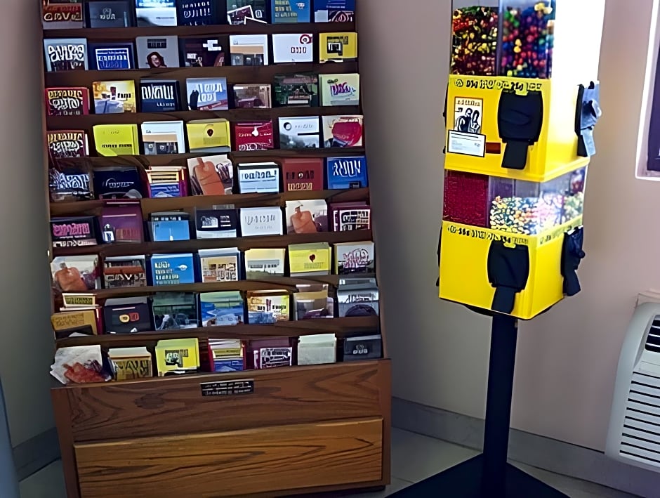 Days Inn & Suites by Wyndham Indianapolis Airport East