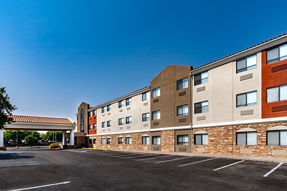 Holiday Inn Express & Suites Albuquerque-N. Balloon Fsta Park, an IHG Hotel