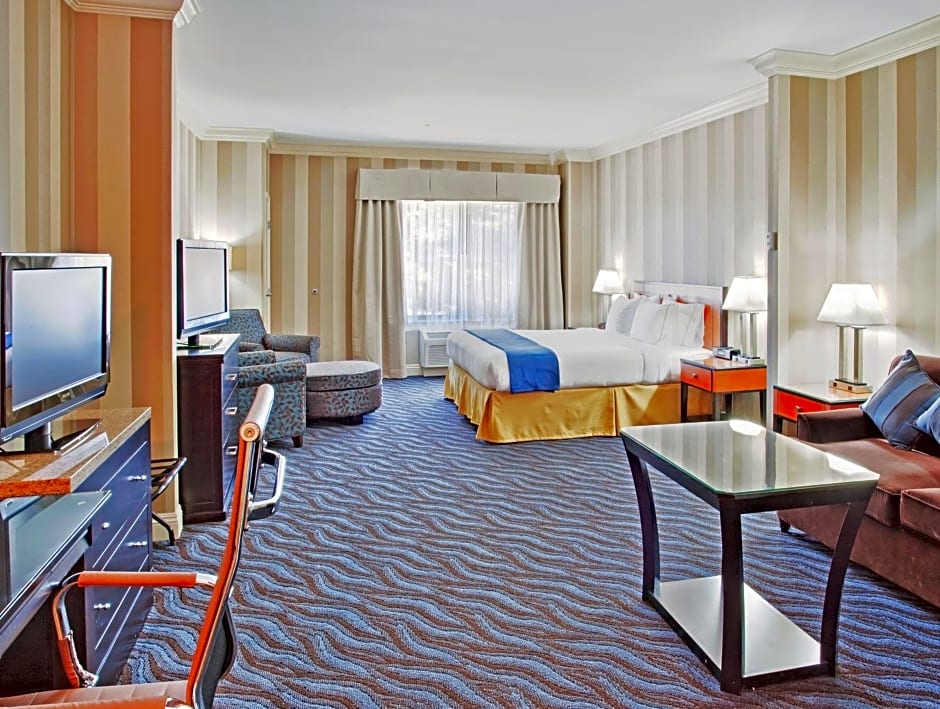 Holiday Inn Express Hotel & Suites Santa Cruz