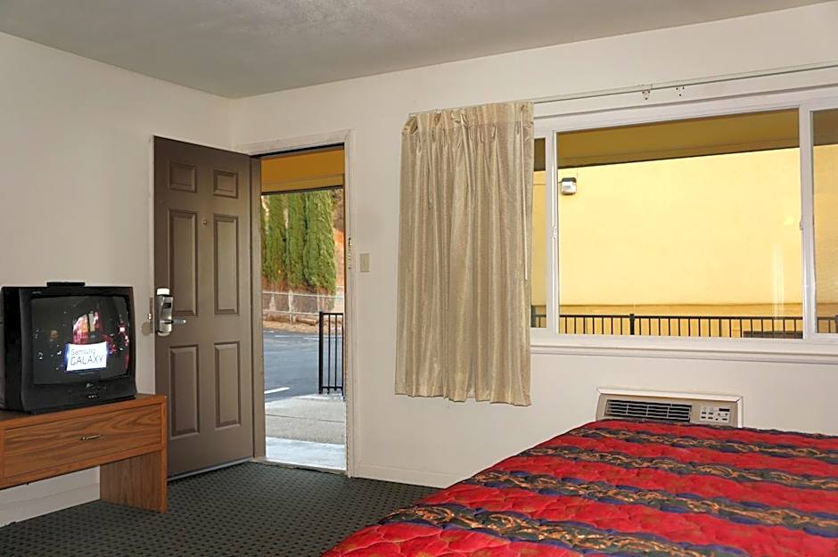 Lake Marina Inn