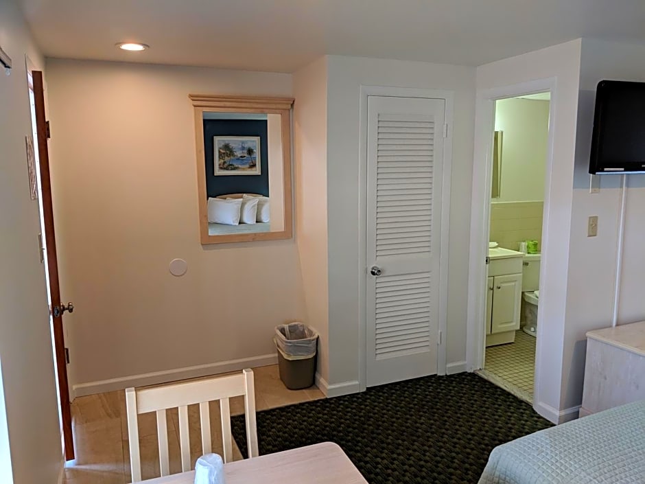 Crystal Sands Motel