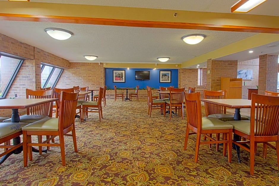Tulsa Square Hotel Central, I-44 By OYO