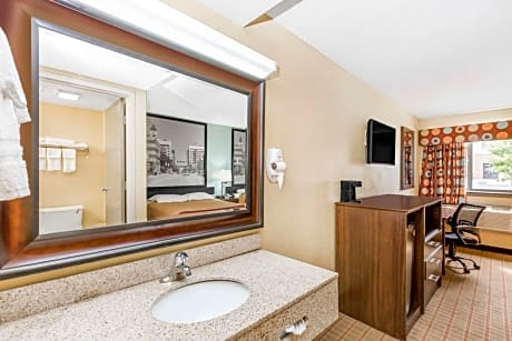 Americas Best Value Inn - Wichita West / Airport - Alojamientos en WICHITA