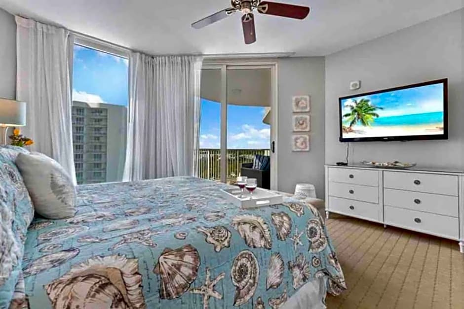 Pink Sunsets at the Palms of Destin Across from Beach, Heated Pool Shuttle & Dining
