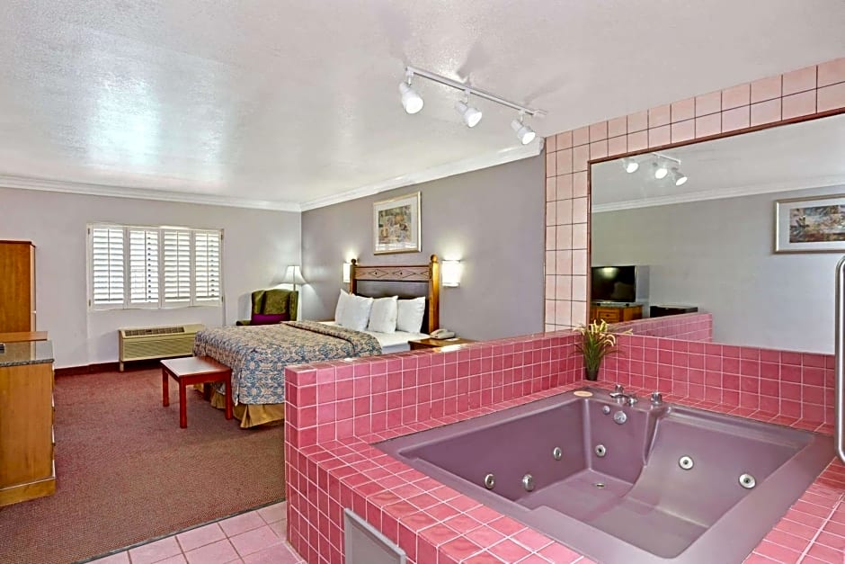 Days Inn by Wyndham West Covina