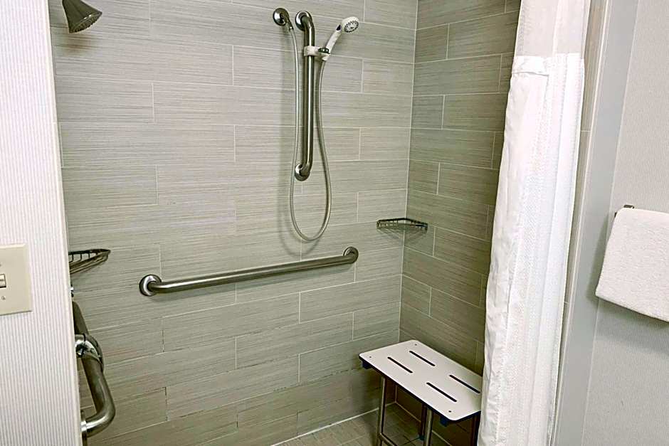 Courtyard by Marriott Cleveland Airport South