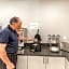 Orangewood Inn & Suites Kansas City Airport