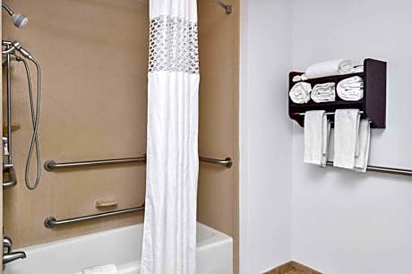 Queen Room with Two Queen Beds - Mobility Access/Non-Smoking