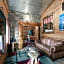 Dancing Bear, 2 Bedrooms, Front Porch, Midtown, Sleeps 6
