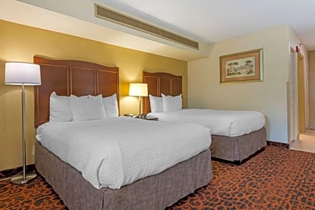 Two Double Beds with Bath Tub - Disability Access/Non-Smoking
