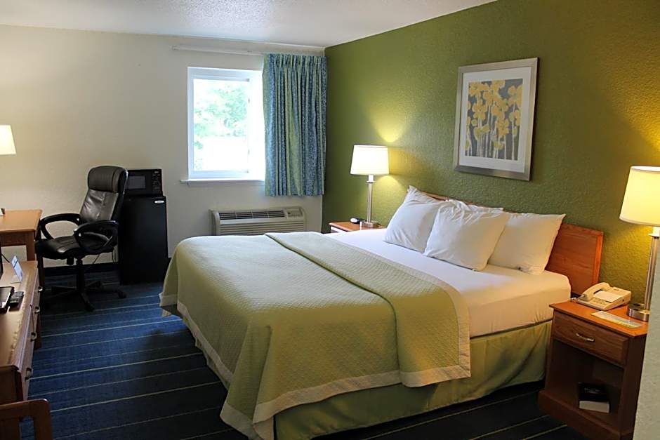 Days Inn & Suites by Wyndham Bridgeport - Clarksburg