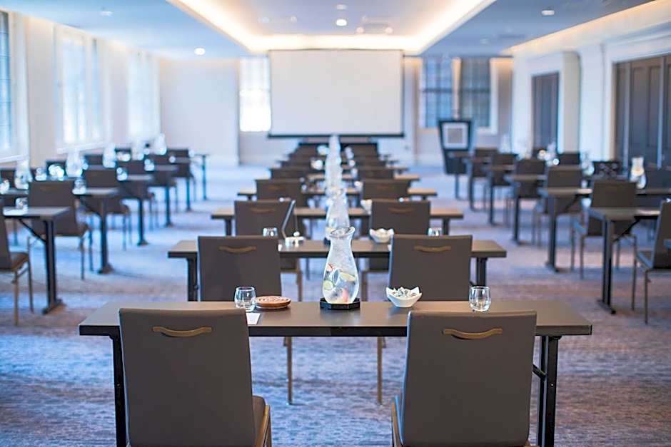 Renaissance by Marriott Cincinnati Downtown Hotel