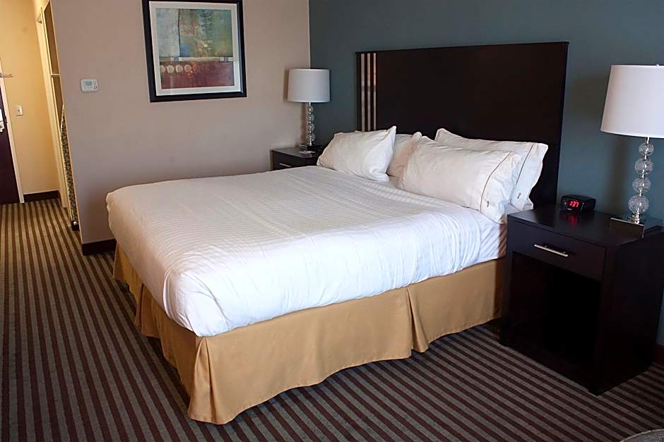 Holiday Inn Express & Suites Youngstown West I 80
