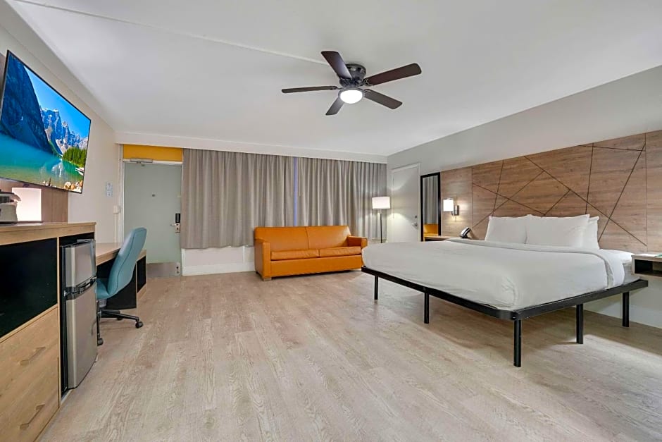 Quality Inn & Suites Airport/Cruise Port Hollywood
