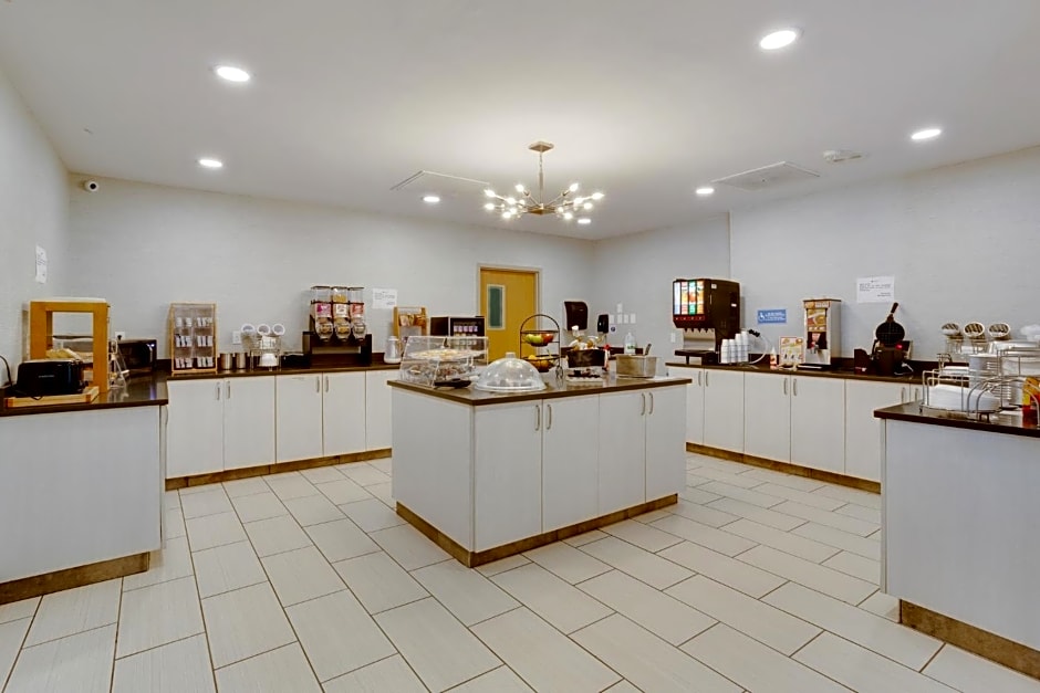 Orangewood Inn & Suites Kansas City Airport