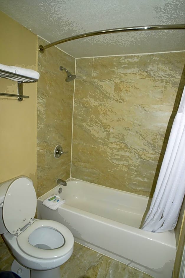 Hometown Inn & Suites