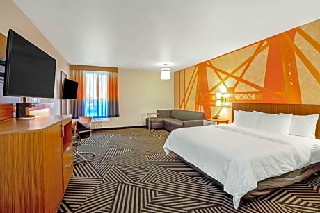 Executive King Room with Bathtub - Mobility/Hearing Accessible - Non-Smoking