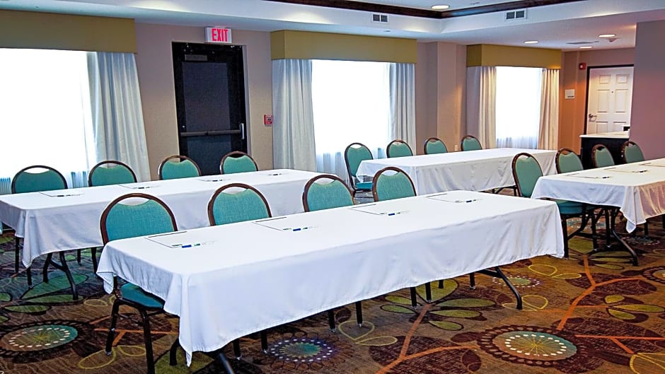 Holiday Inn Express Hotel & Suites Wichita Northeast