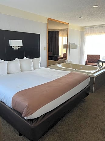 King Room with Hot Tub - No View/Non Smoking