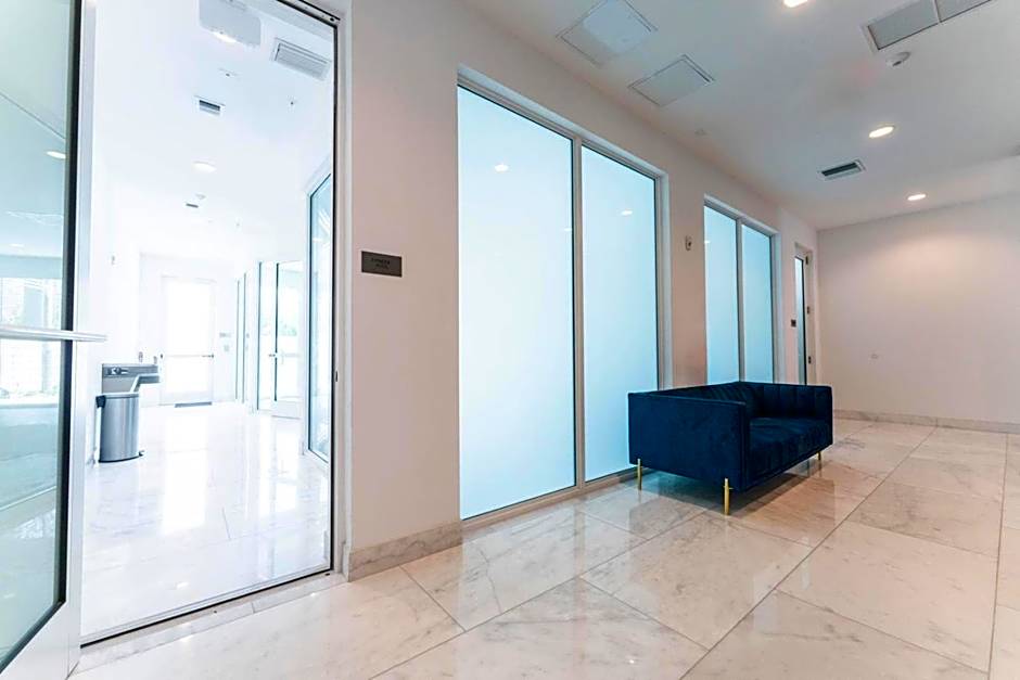 Lux 3BR City-View Retreat in Hollywood, 4th Floor
