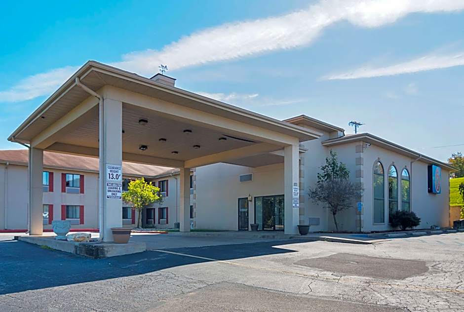 Motel 6-Hannibal, MO