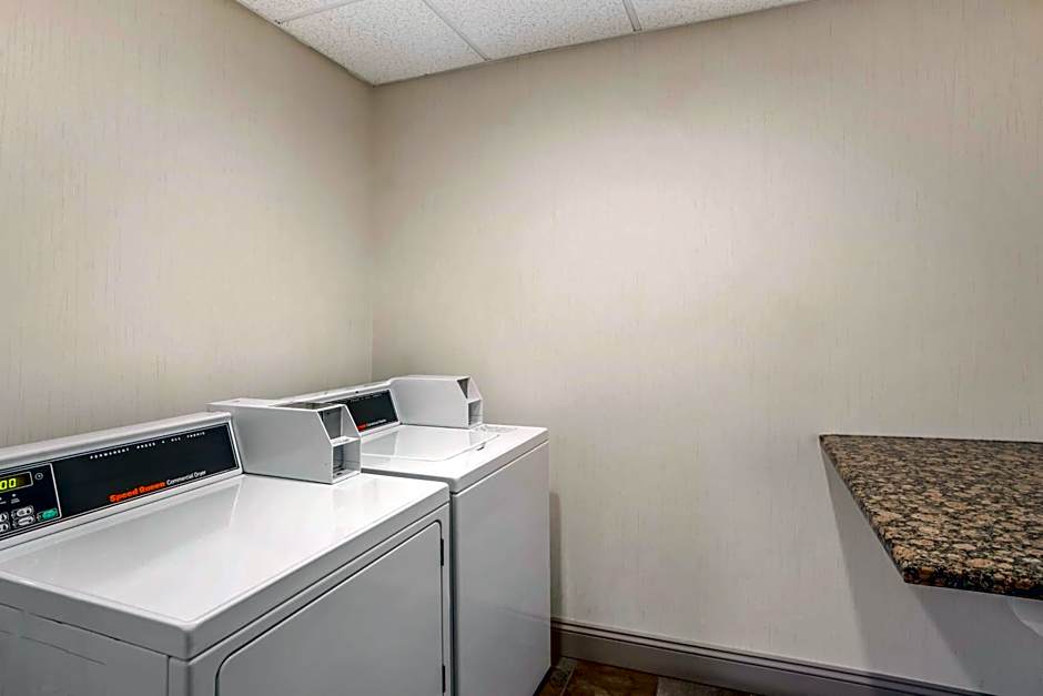 Best Western Plus Revere Inn And Suites