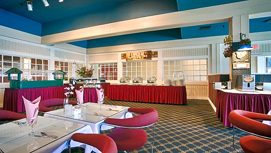 Golden Sails Hotel