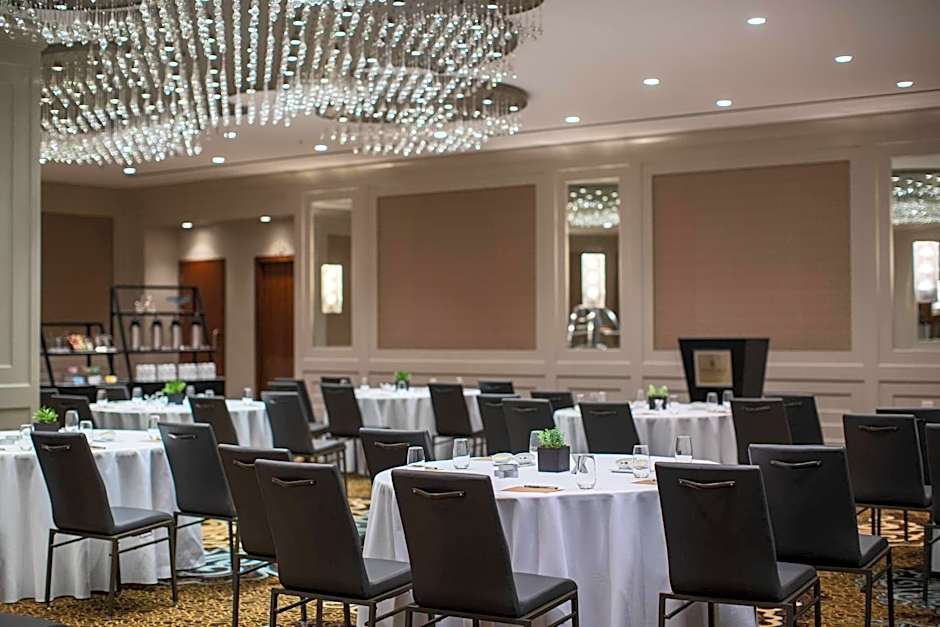 Renaissance by Marriott Dallas Addison Hotel