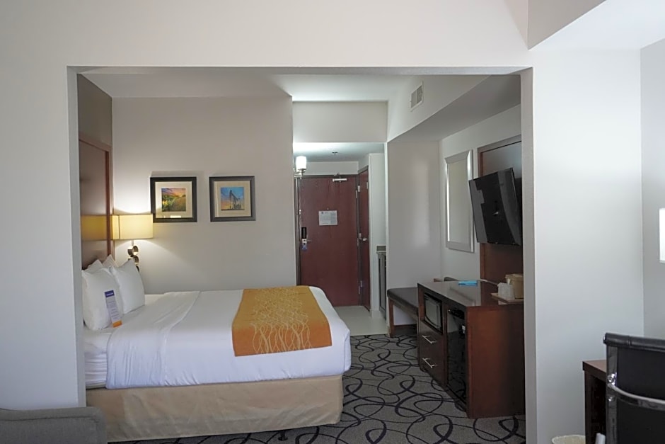 Comfort Inn & Suites Frisco - Plano