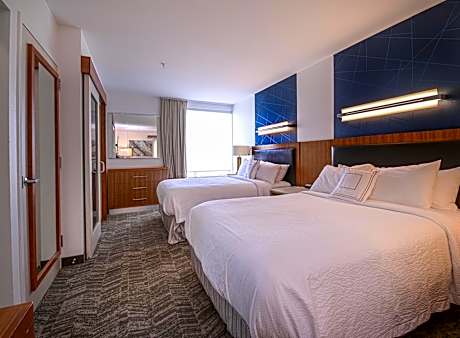 Queen Studio with Sofa Bed and Roll-in Shower - Mobility and Hearing Accessible