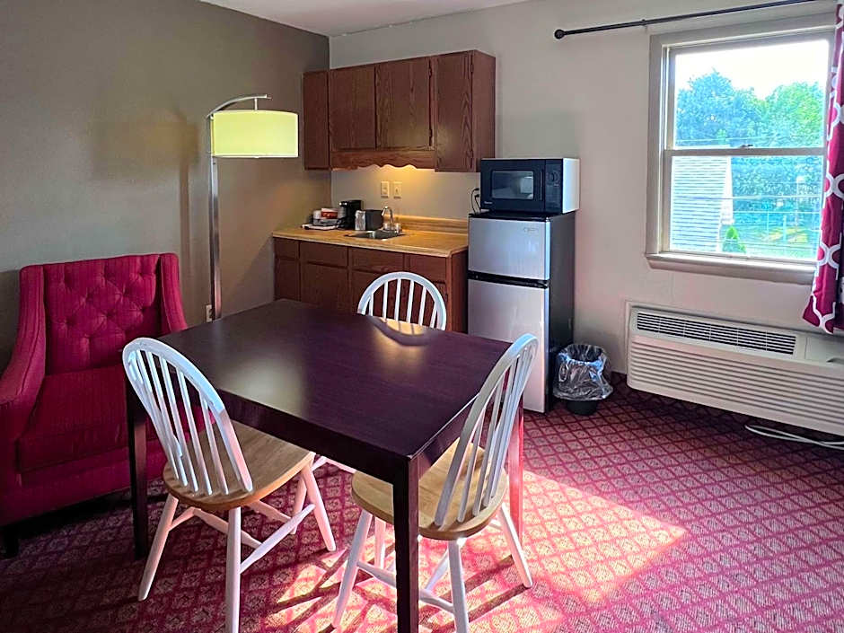Rodeway Inn & Suites
