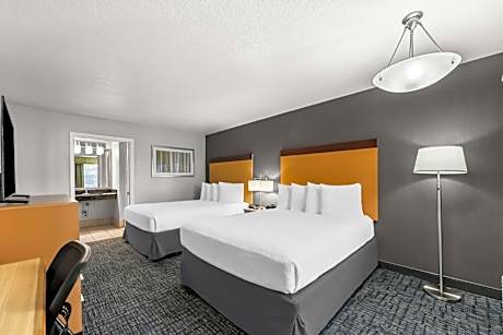 Queen Room with Two Queen Beds - Pet Friendly/Non-Smoking