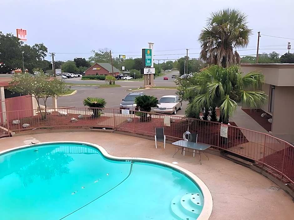 Executive Inn & Suites Beeville
