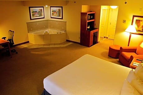 1 King Bed With Whirlpool