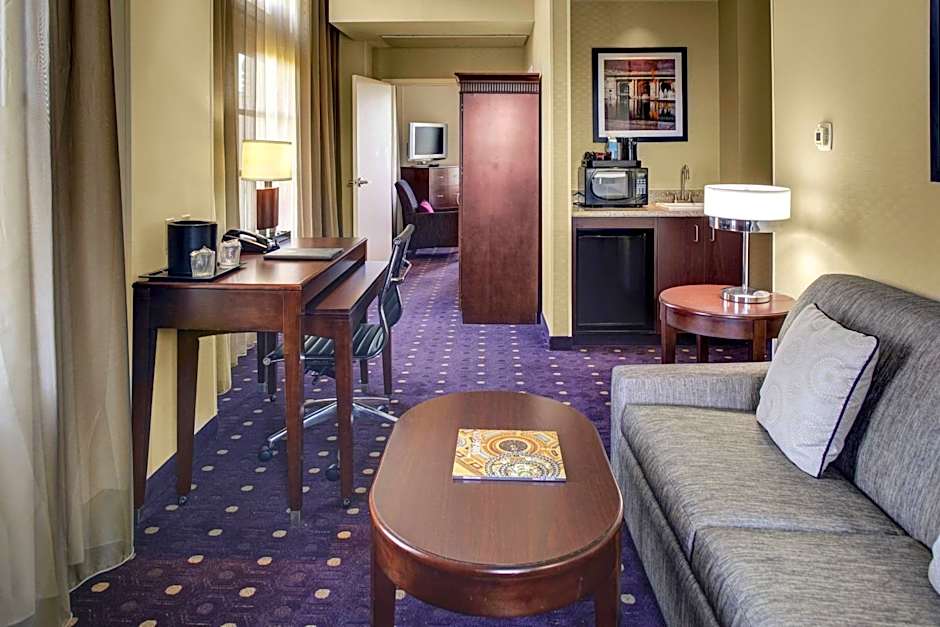 Courtyard by Marriott Kansas City Country Club Plaza