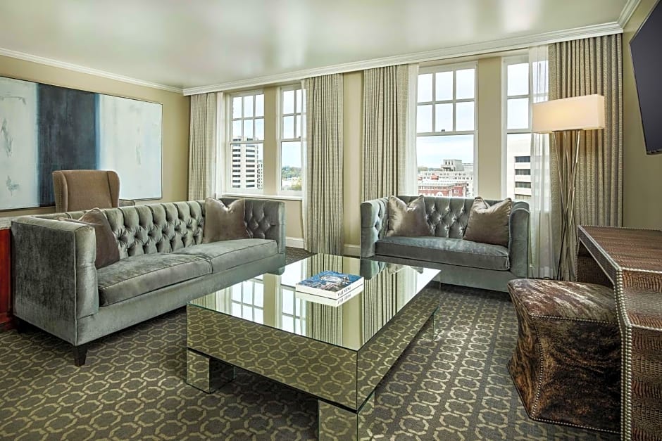 Redmont Hotel Birmingham - Curio Collection by Hilton