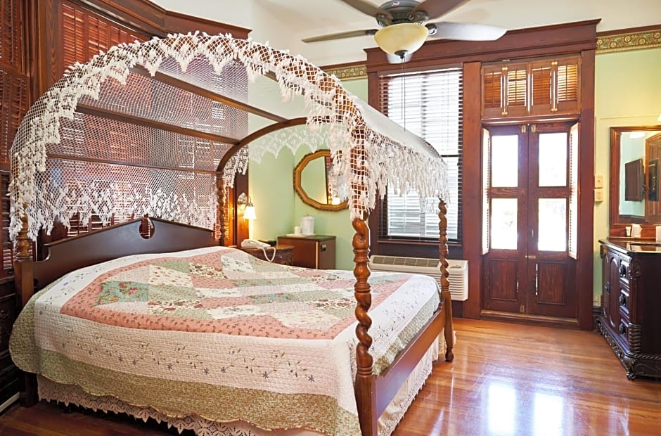 Amsterdam's Curry Mansion Inn