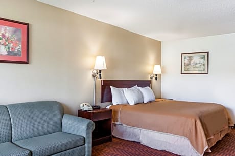 Standard Room with One King Bed - Smoking