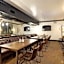 Independence Square Unit 309, Downtown Hotel Room with A/C in Aspen, Wet Bar & More