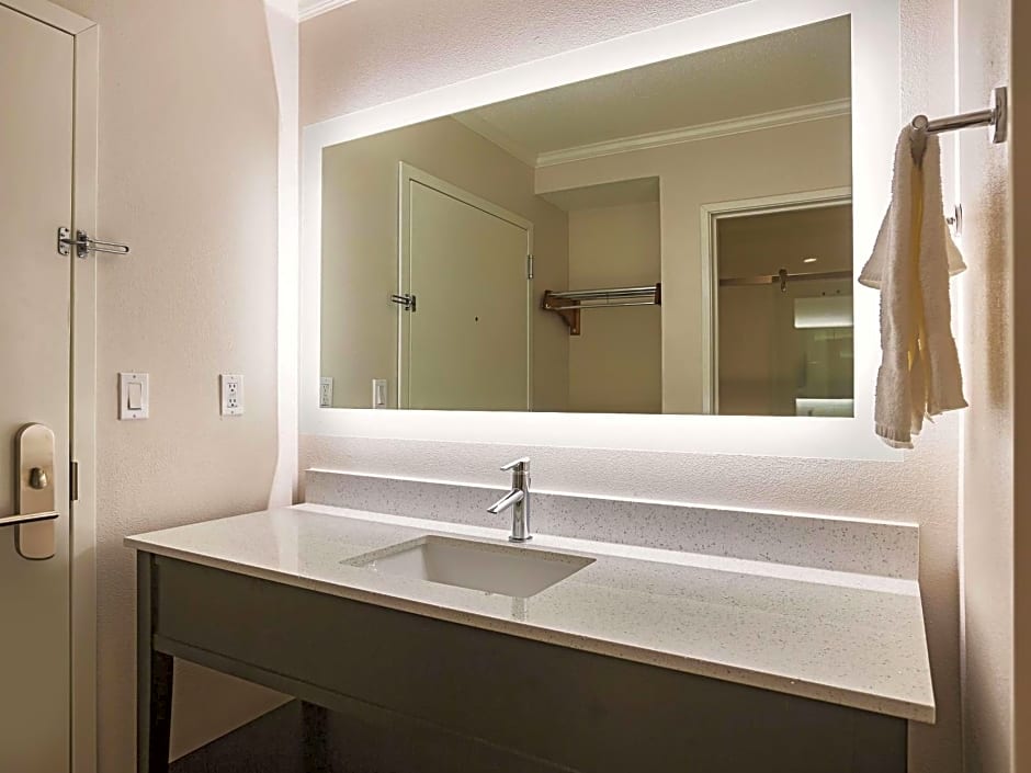 La Quinta Inn & Suites by Wyndham Atlanta Midtown - Buckhead