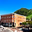 Independence Square 308, Top Floor Hotel Room with Ideal Downtown Location