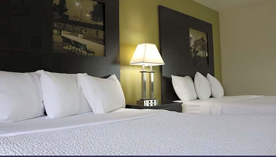 Super 8 by Wyndham Winona MN
