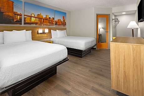 Double Room with Two Double Beds - Smoking