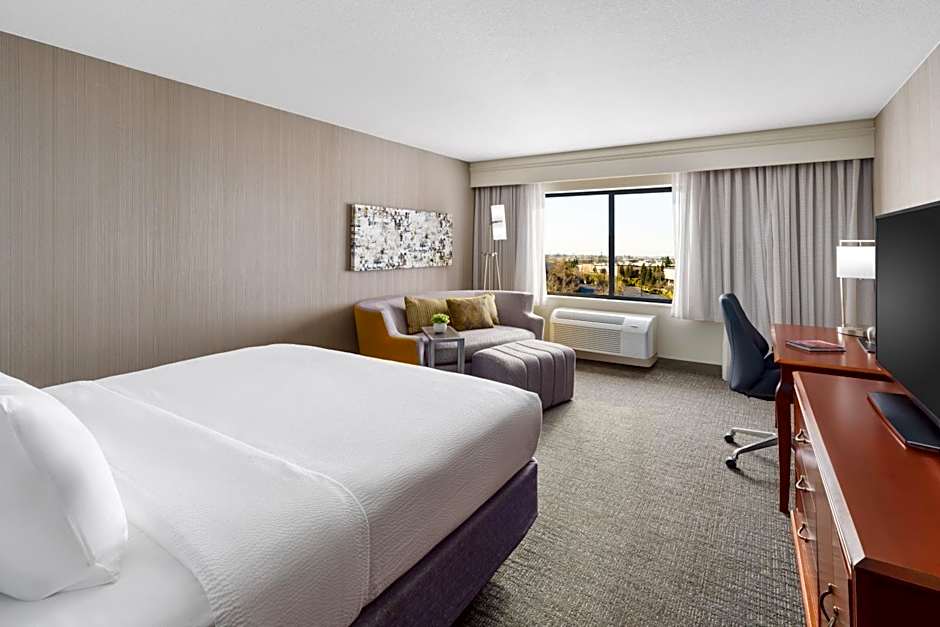 Courtyard by Marriott Roseville Galleria Mall/Creekside Ridge Drive