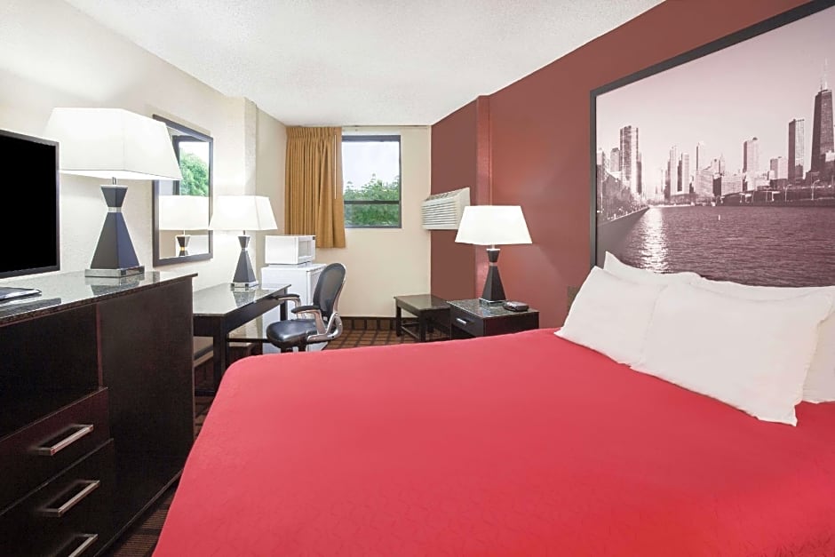 Super 8 by Wyndham Chicago IL