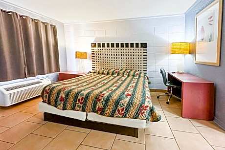 King Bed Smoking