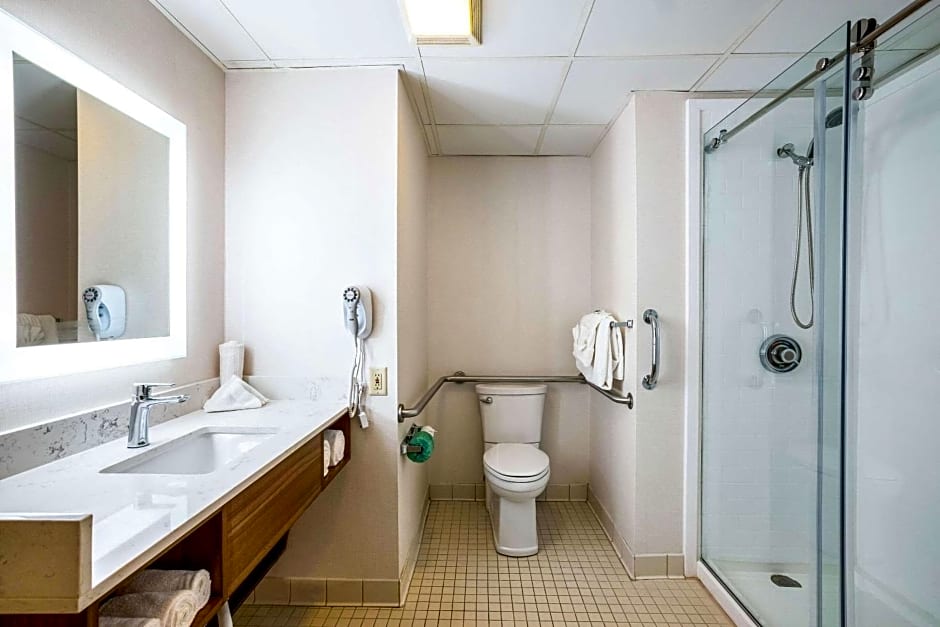 Quality Suites Lansing
